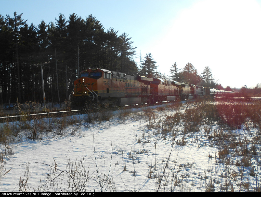 BNSF 7248, 6976, 8922 & MEC 610